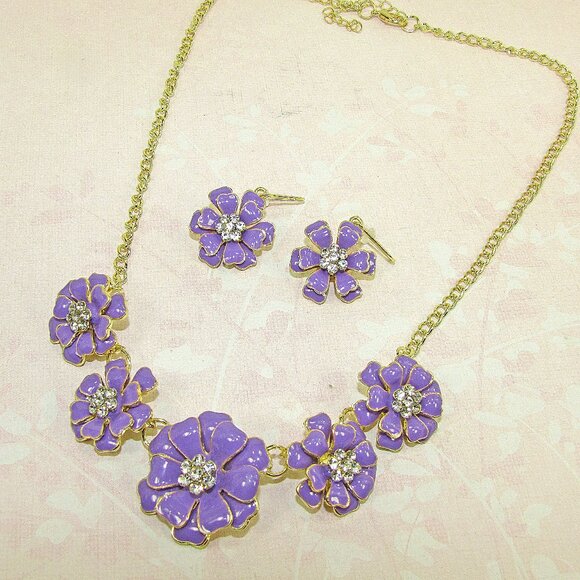 Purple flower necklace and earring set with enamel and clear crystals - Picture 1 of 8